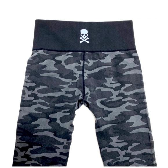 SOULCYCLE Camo Print Seamless Leggings Tights in Black and Gray - Picture 7 of 11